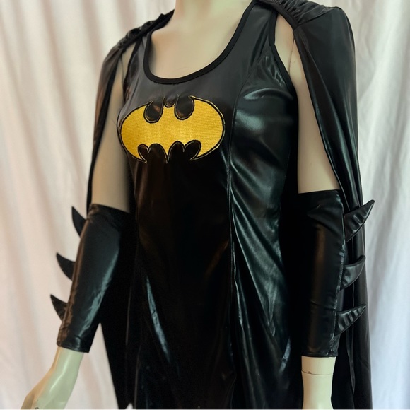 Batgirl costume! Great quality. Mask was repaired but looks good. Size S. - Picture 4 of 12